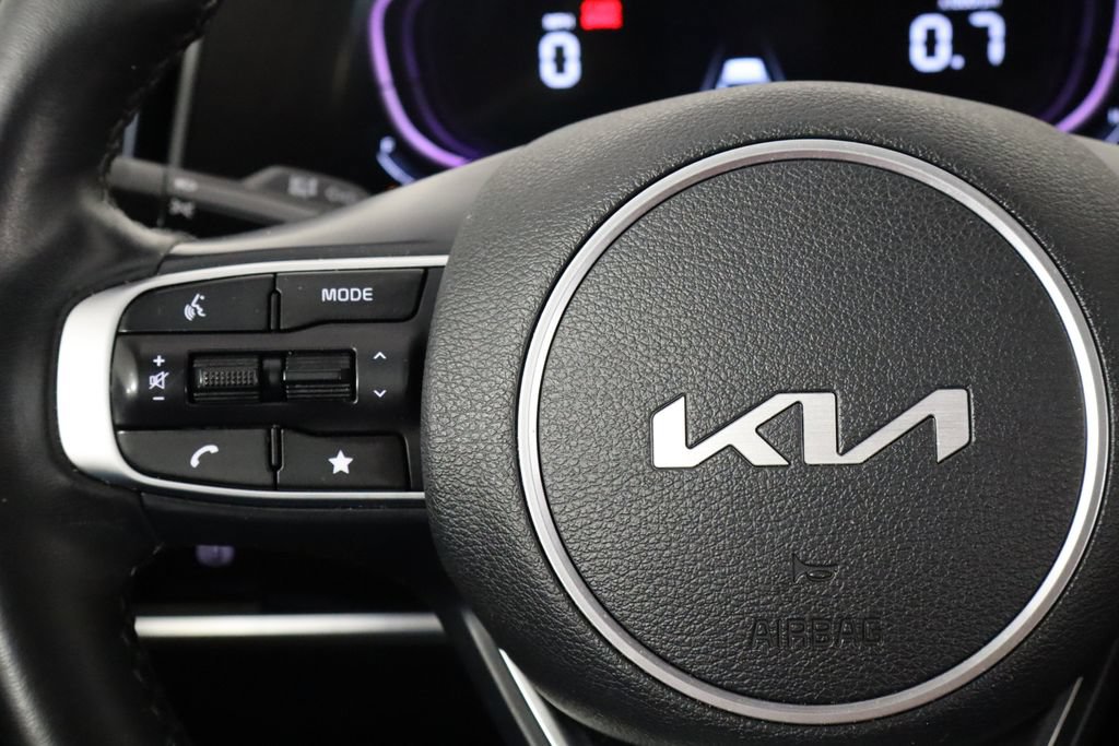 Used 2025 Kia Sportage EX FWD image 8