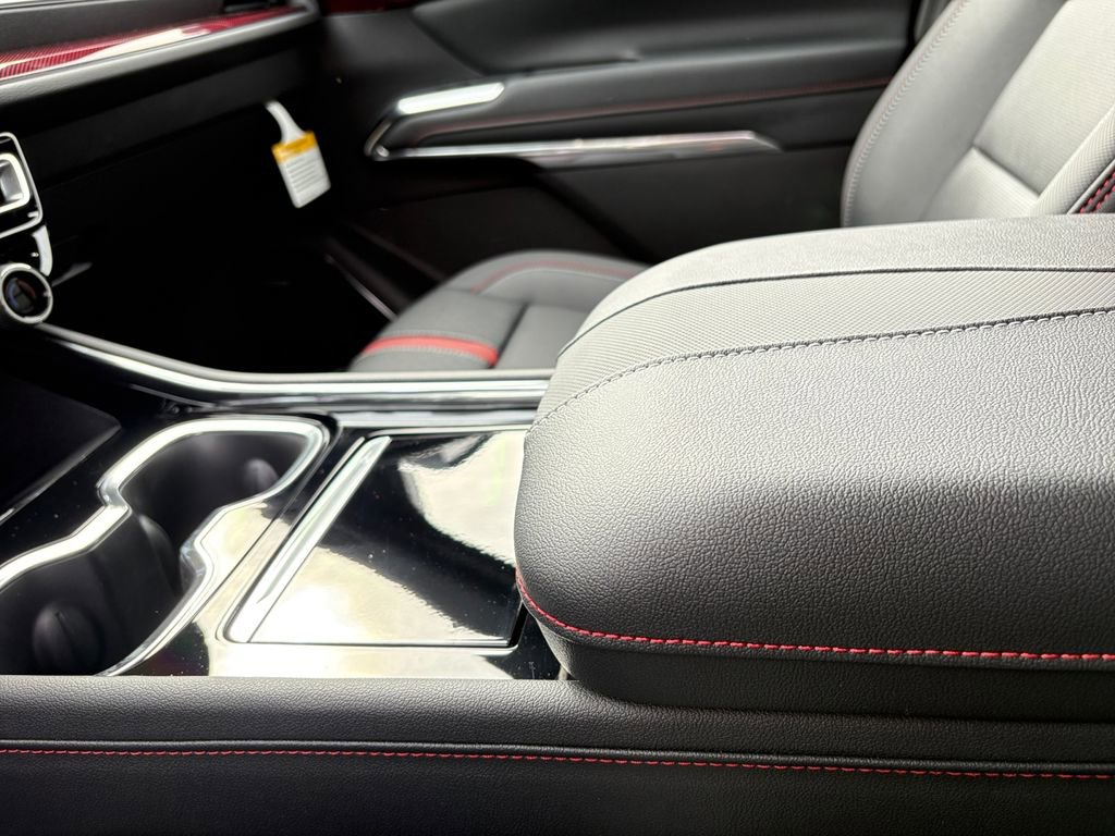 New 2026 Chevrolet Traverse RS image 2