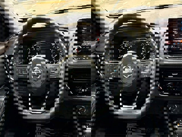 Used 2023 Nissan Rogue SV w/ SV Premium Package image 15