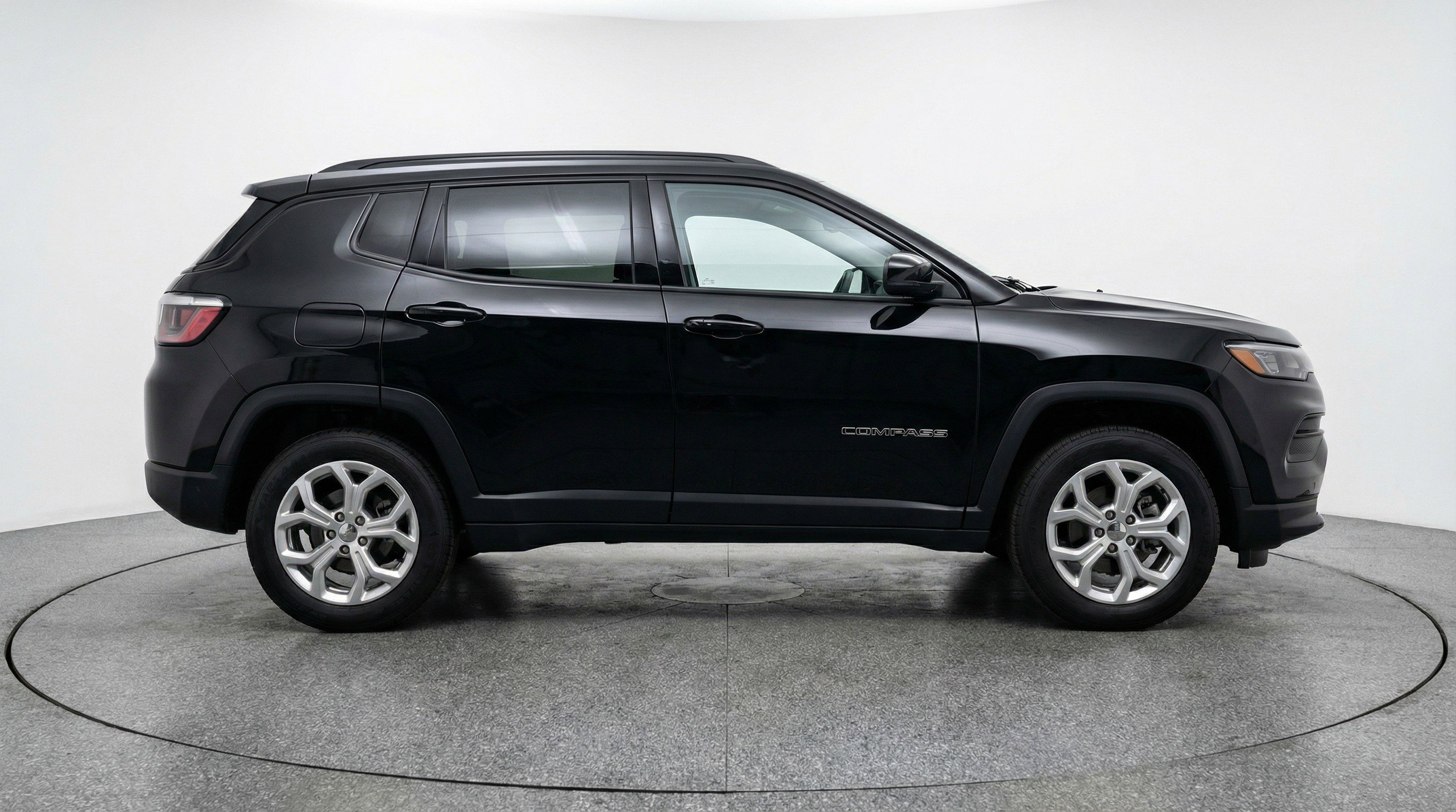 Used 2025 Jeep Compass Latitude image 11