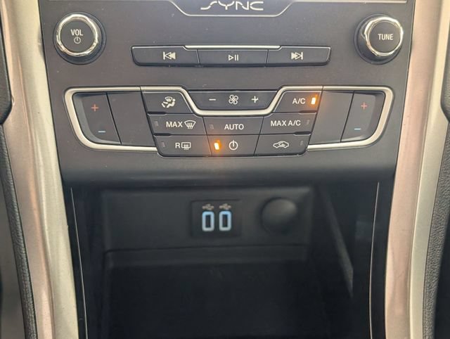 Used 2019 Ford Fusion SE FWD image 21