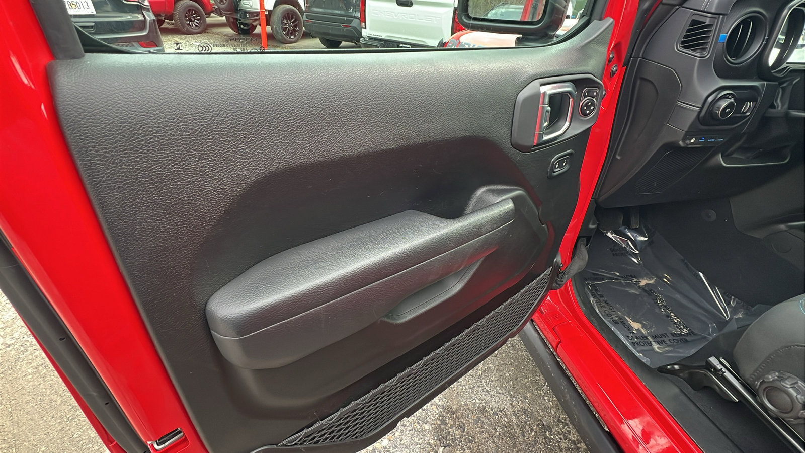 Used 2025 Jeep Wrangler Unlimited Rubicon 4xe image 14