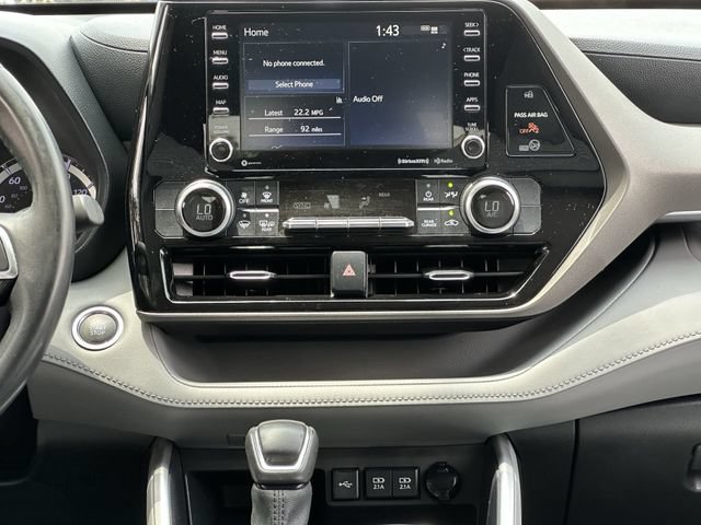 Used 2020 Toyota Highlander LE AWD/4WD image 18