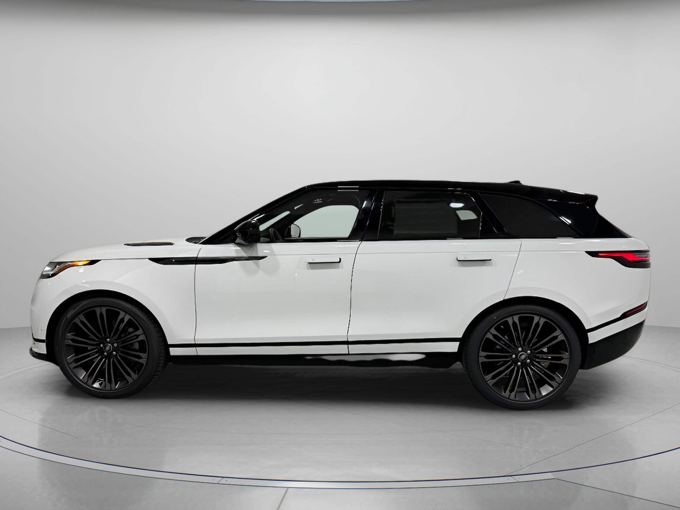 Used 2026 Land Rover Range Rover Velar Dynamic SE image 2