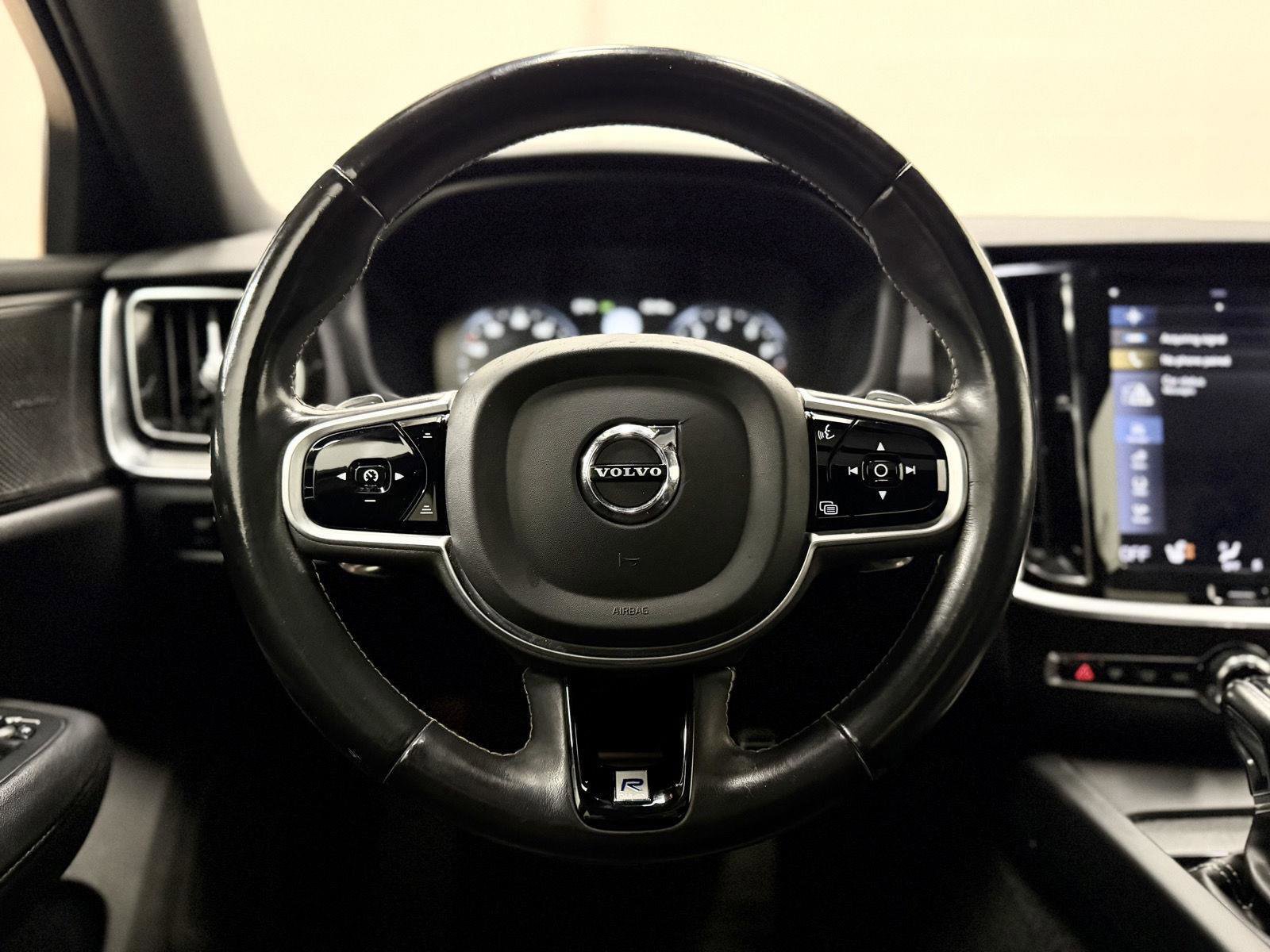 Used 2019 Volvo S60 T5 R-Design image 17