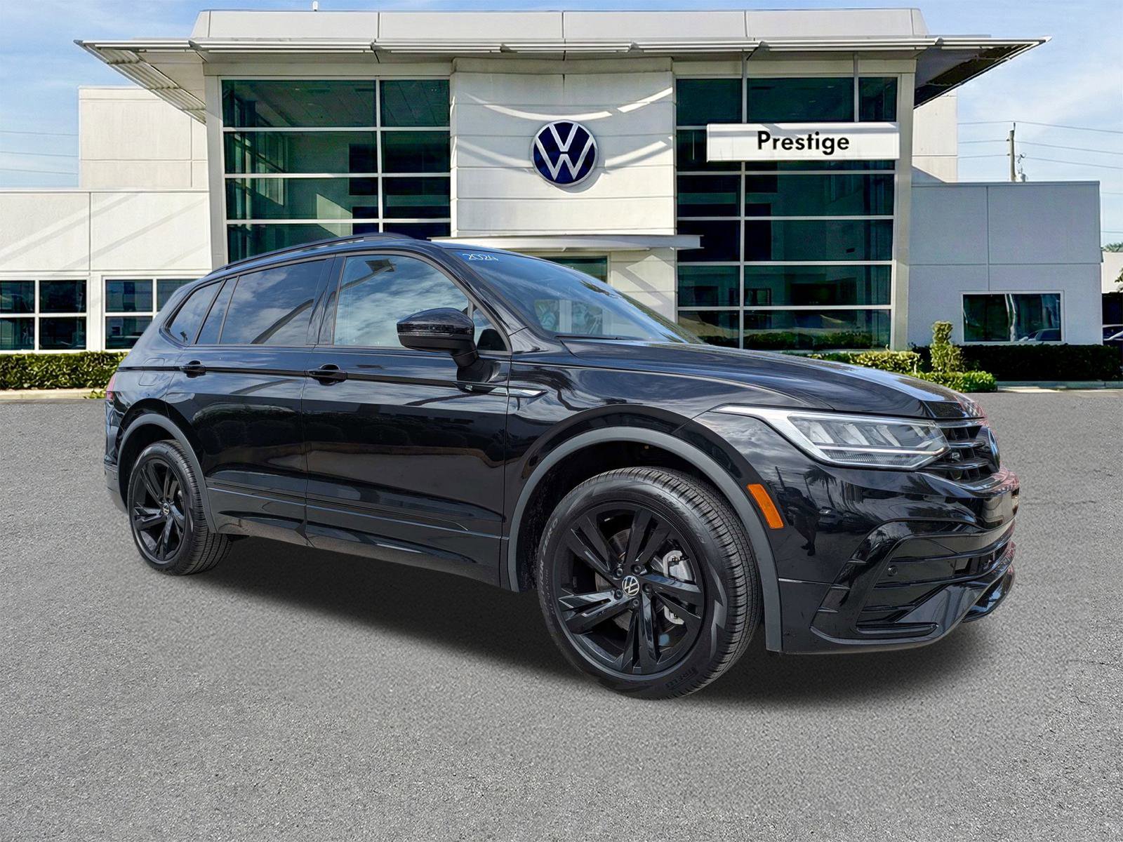 Used 2024 Volkswagen Tiguan SE R-Line