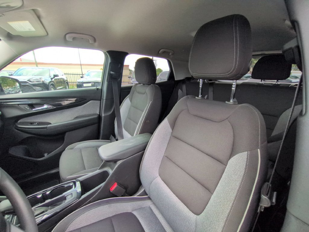 Used 2025 Chevrolet TrailBlazer LT AWD/4WD image 24