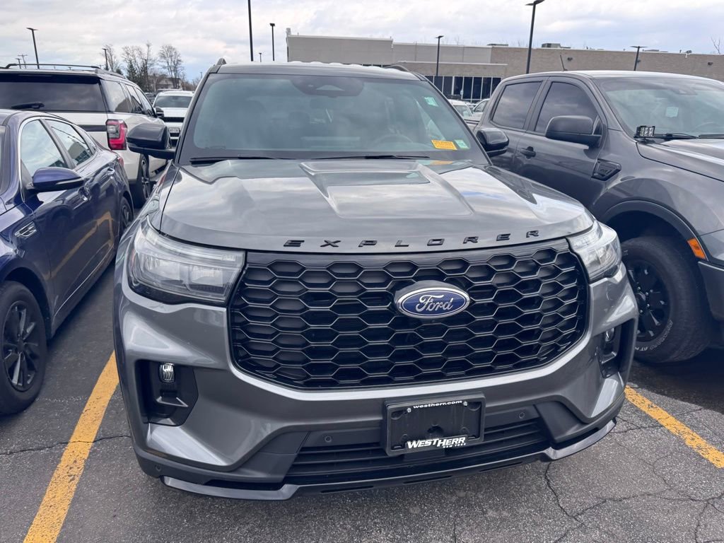 Used 2026 Ford Explorer ST-Line w/ ST-Line Street Pack AWD/4WD image 2