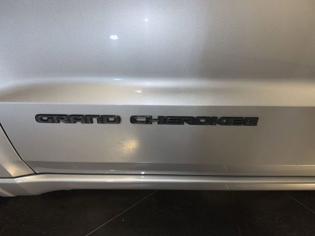Used 2021 Jeep Grand Cherokee Laredo X image 15