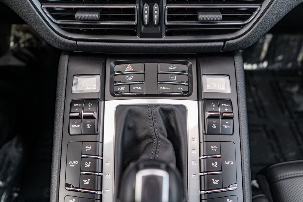 Used 2021 Porsche Macan S image 28