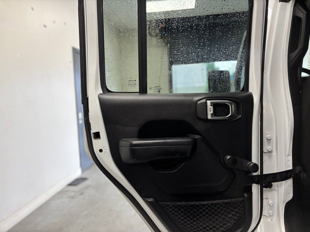 Used 2018 Jeep Wrangler Unlimited Sport AWD/4WD image 14