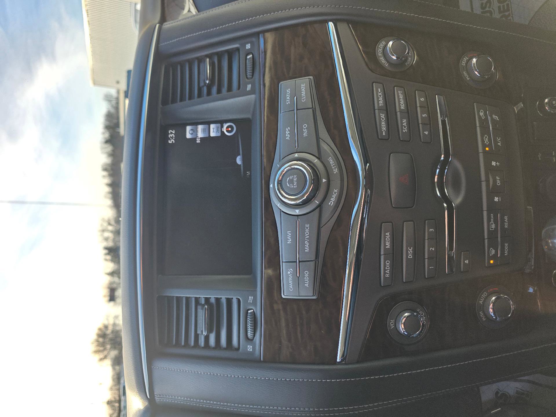 Used 2018 Nissan Armada Platinum image 15