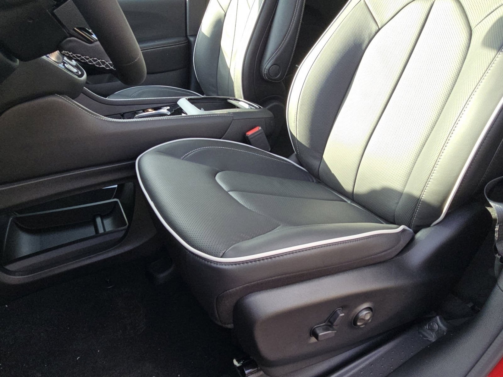 New 2026 Chrysler Pacifica Limited w/ S Appearance Package AWD/4WD image 16