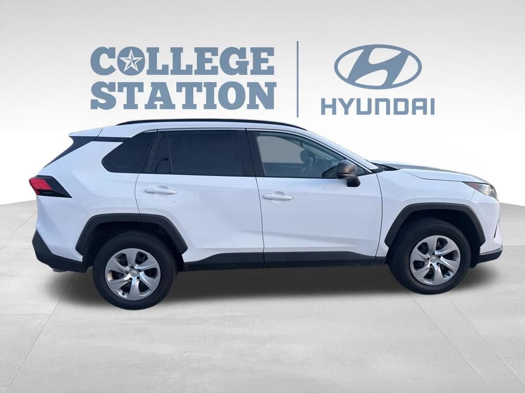 Used 2021 Toyota RAV4 LE image 5