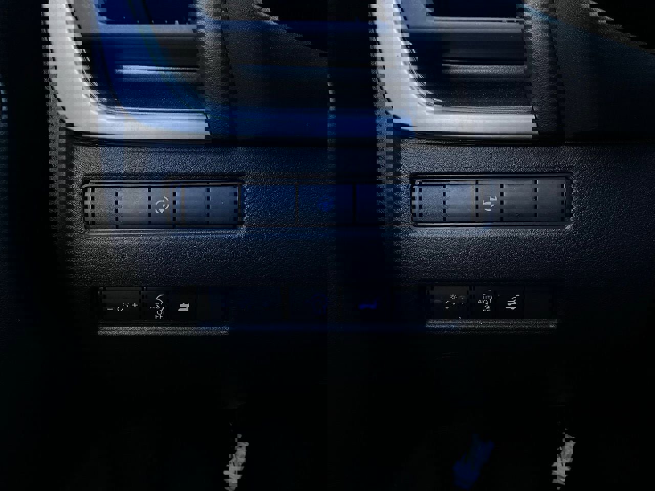 Used 2025 Nissan Rogue SV image 22