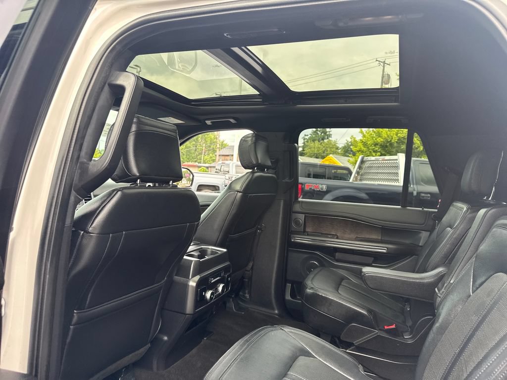 Used 2019 Ford Expedition Limited w/ Equipment Group 302A AWD/4WD image 26