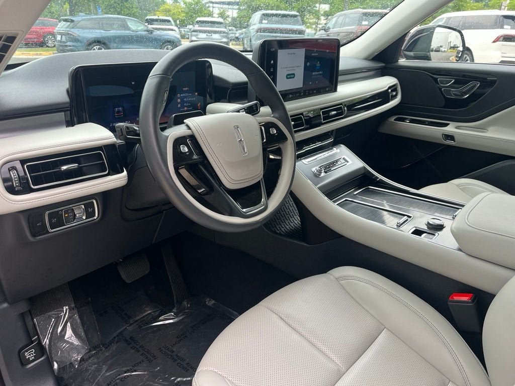 Certified 2025 Lincoln Aviator AWD image 22