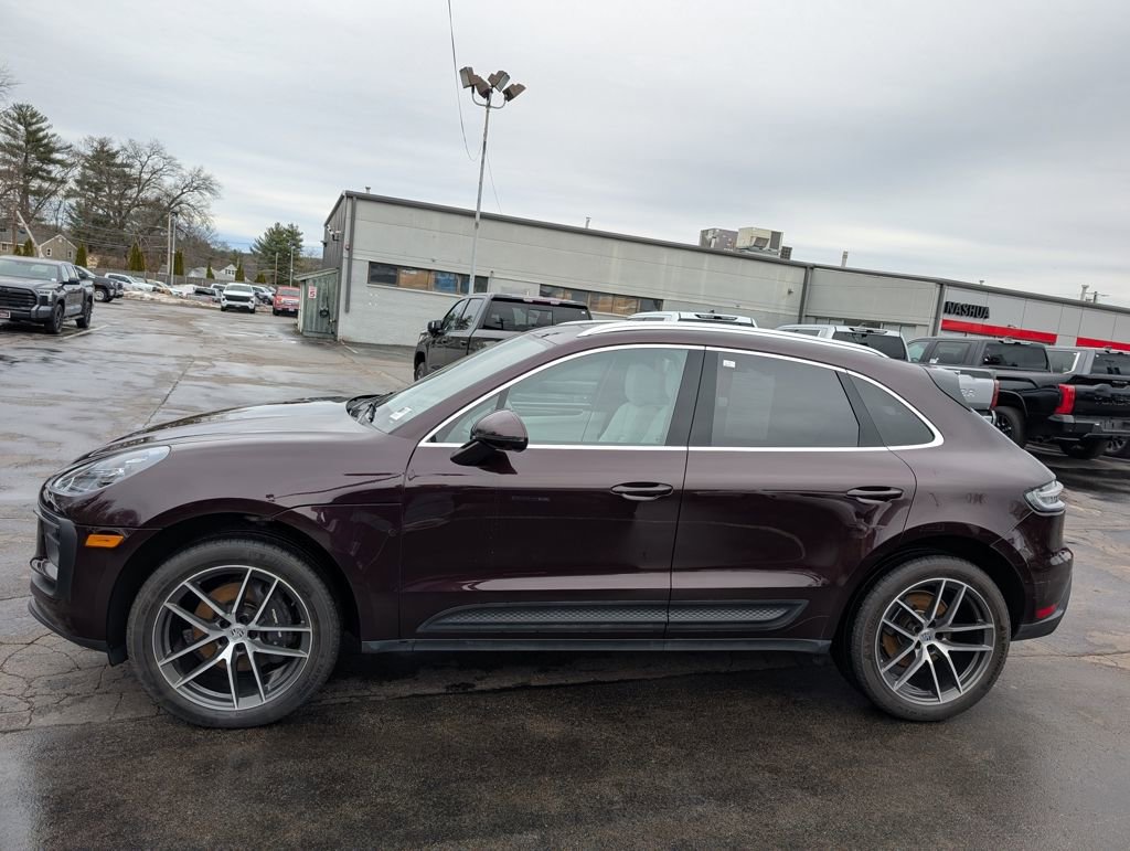 Used 2024 Porsche Macan image 3