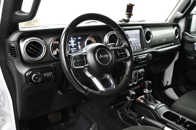 Used 2018 Jeep Wrangler Unlimited Sahara AWD/4WD image 7
