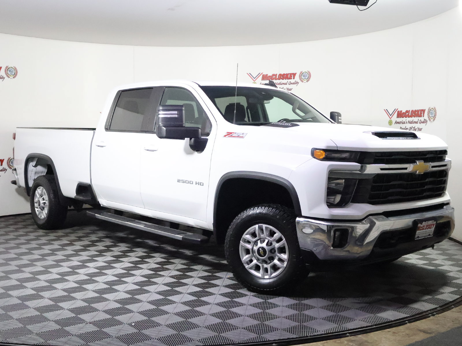 Used 2024 Chevrolet Silverado 2500 LT w/ Convenience Package AWD/4WD image 2