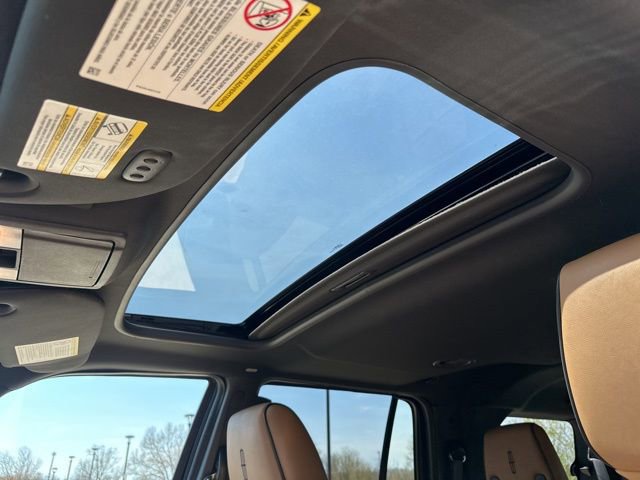 Used 2014 Lincoln Navigator 4WD w/ Equipment Group 101A image 16