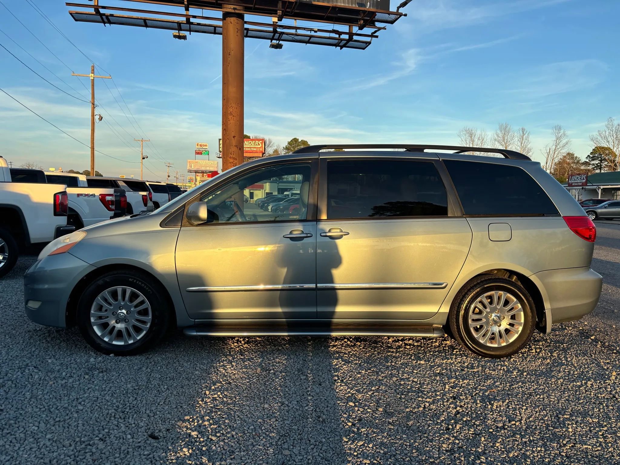 Used 2009 Toyota Sienna XLE image 2