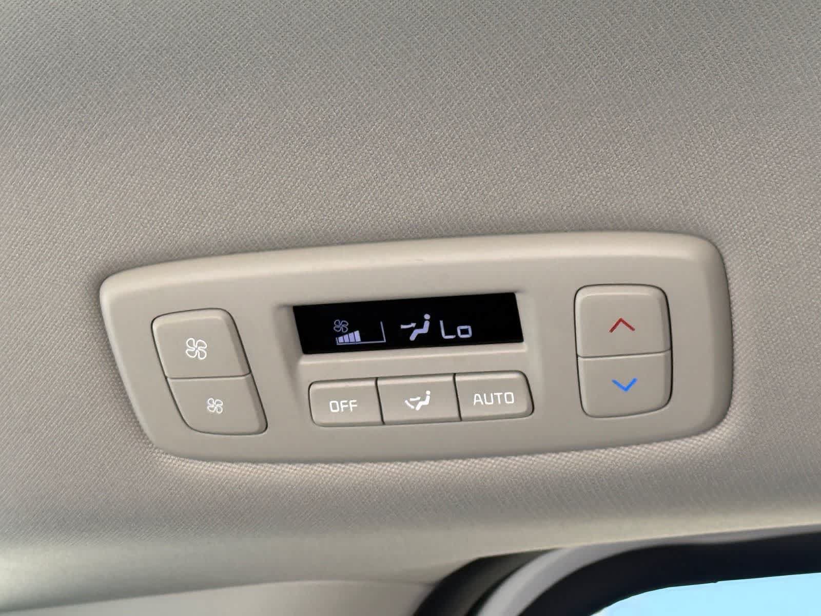 Used 2025 Kia Carnival FWD image 11