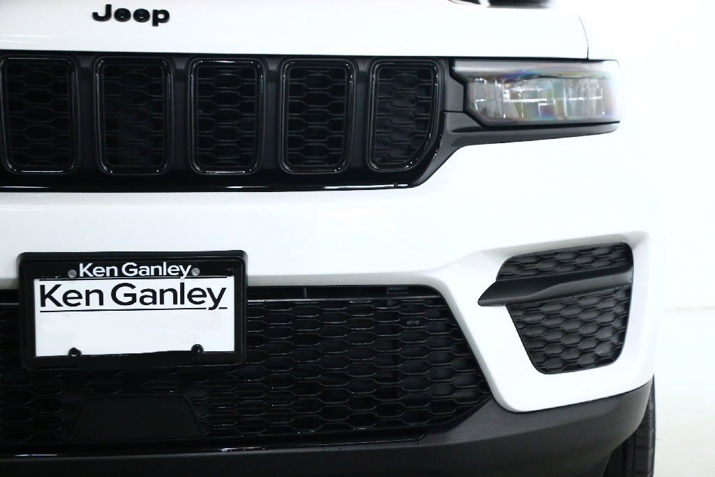 Used 2025 Jeep Grand Cherokee Altitude image 8