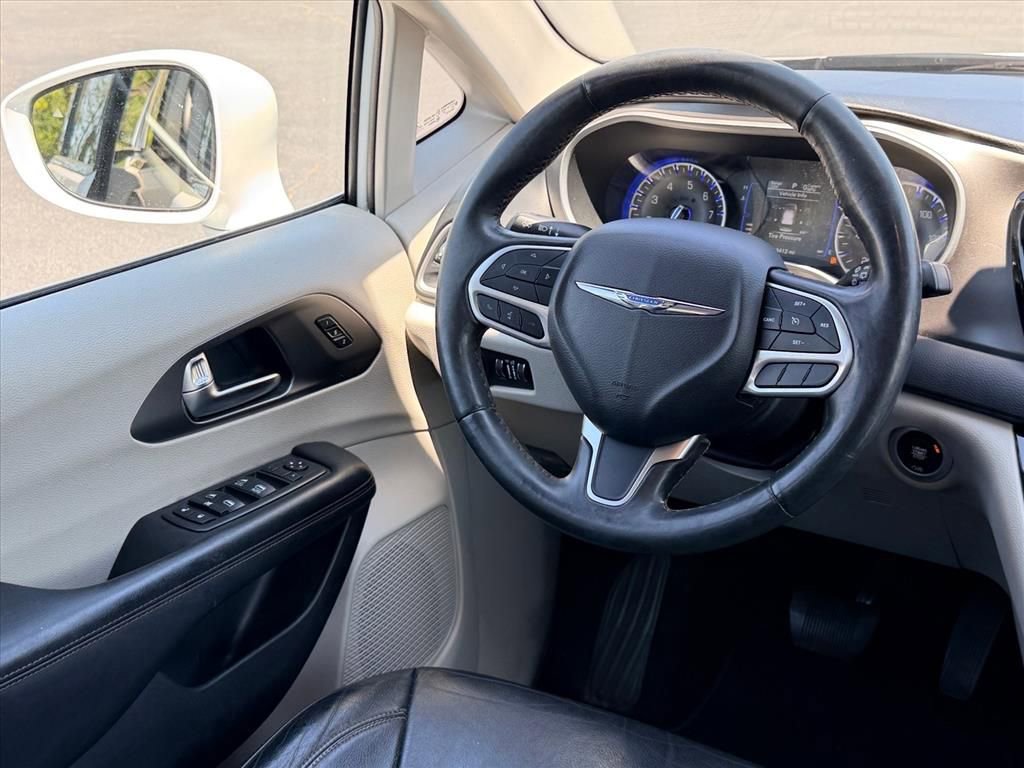 Used 2020 Chrysler Pacifica Touring-L image 11