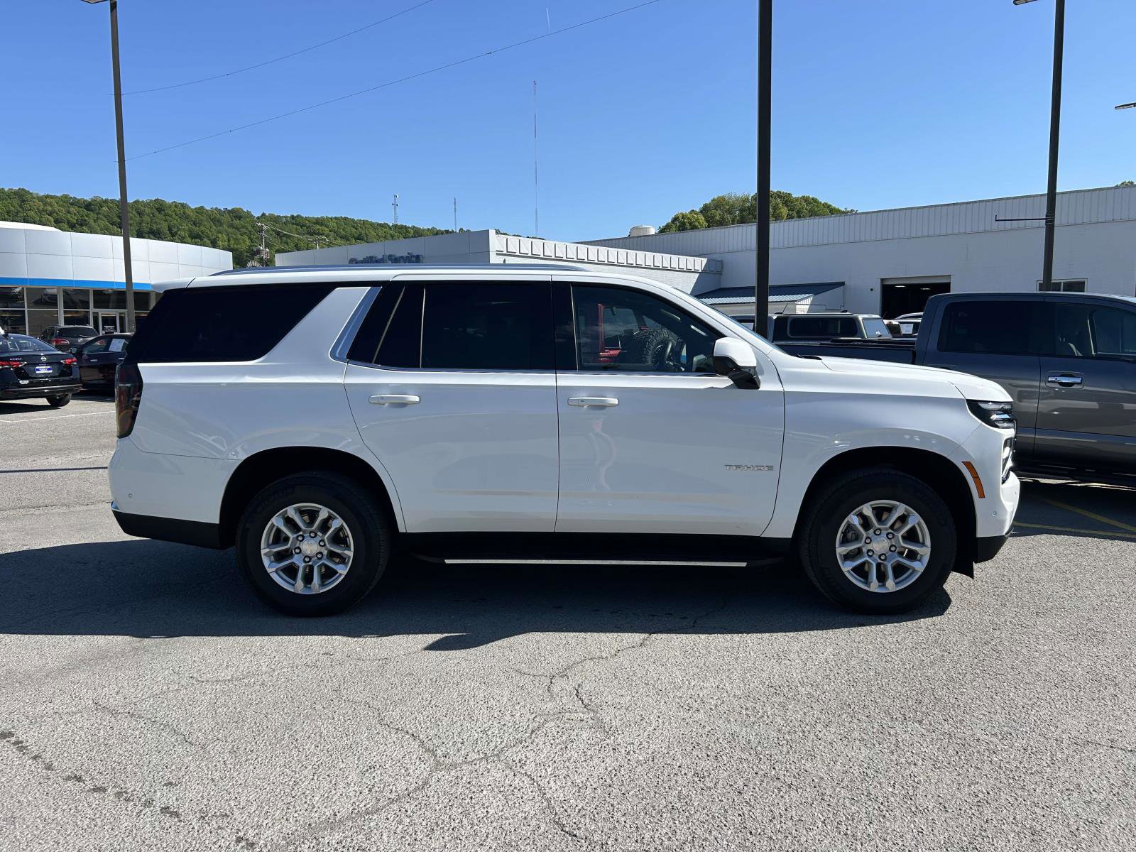 Used 2025 Chevrolet Tahoe LT AWD/4WD image 2
