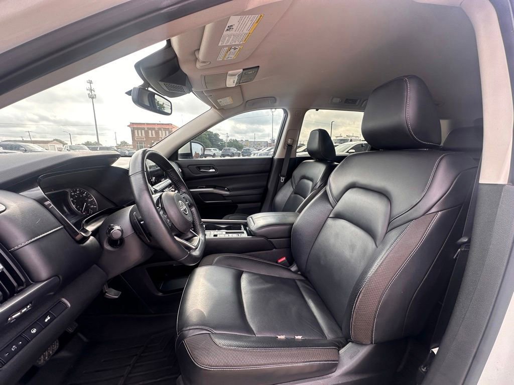Used 2022 Nissan Pathfinder SL w/ SL Black Package FWD image 13