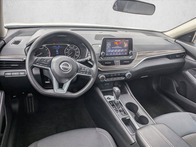 Used 2025 Nissan Altima 2.5 SV FWD image 15