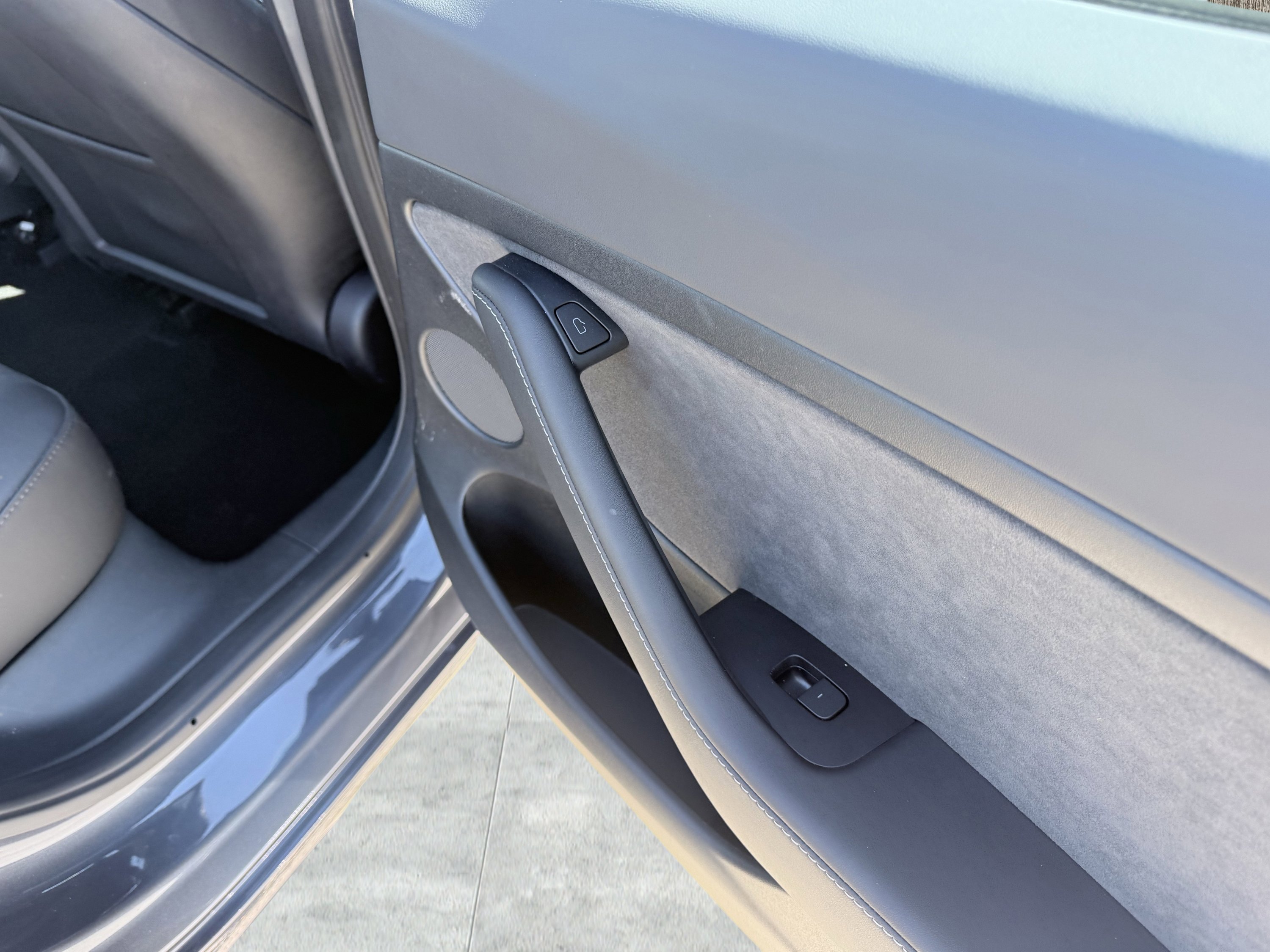 Used 2023 Tesla Model 3 Standard Range image 39