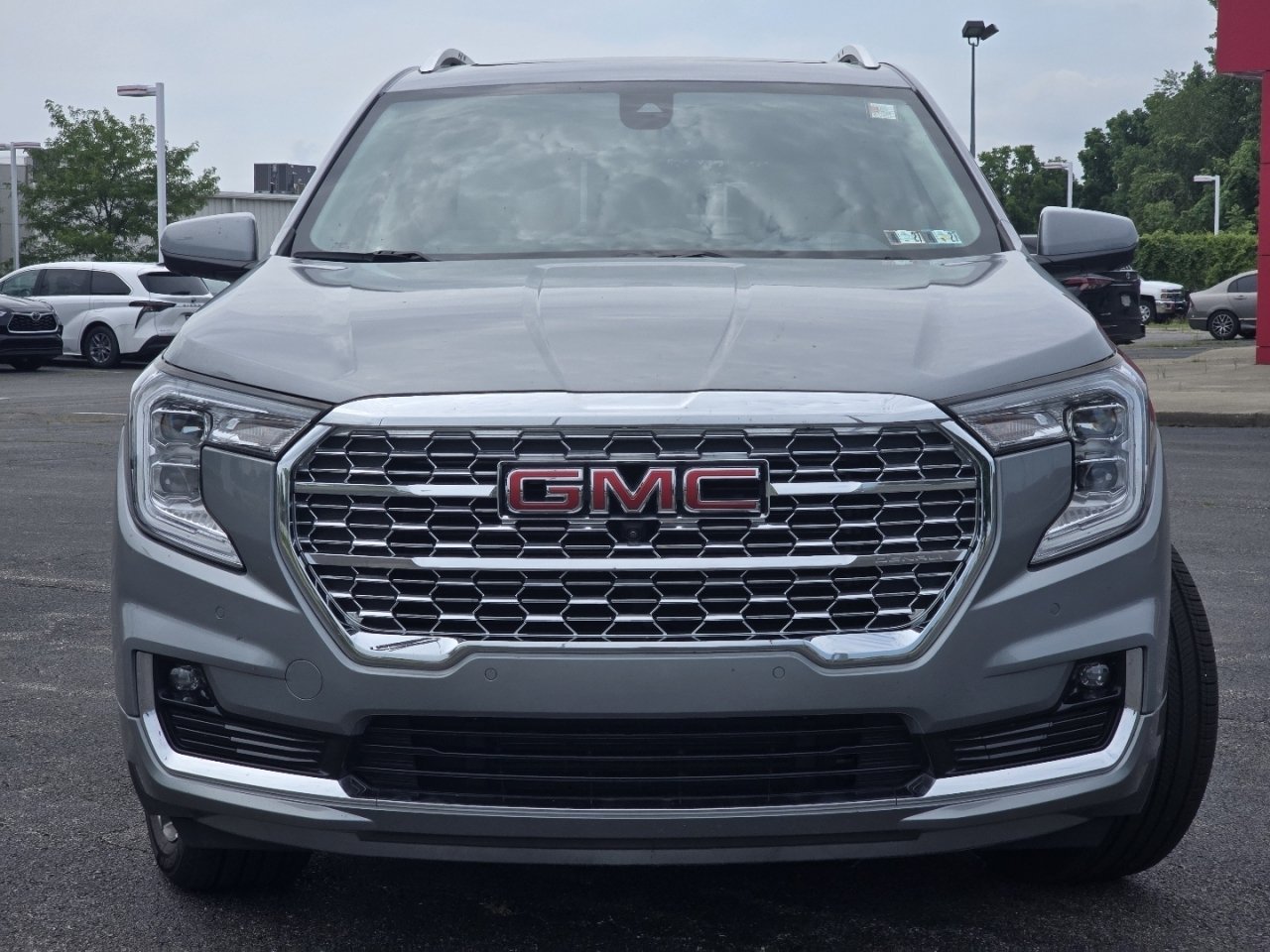Used 2024 GMC Terrain Denali w/ Denali Premium Package AWD/4WD image 14