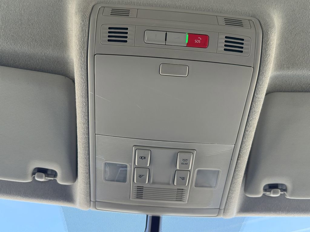 Used 2020 Volkswagen Tiguan SE image 23