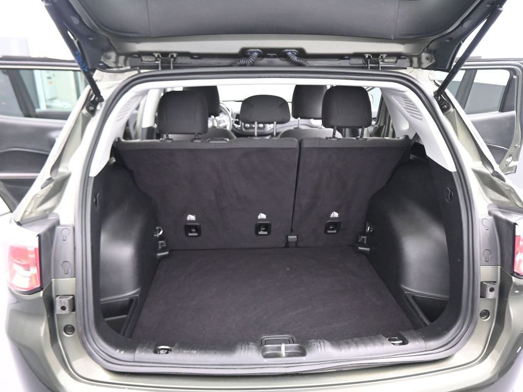 Used 2018 Jeep Compass Sport image 42