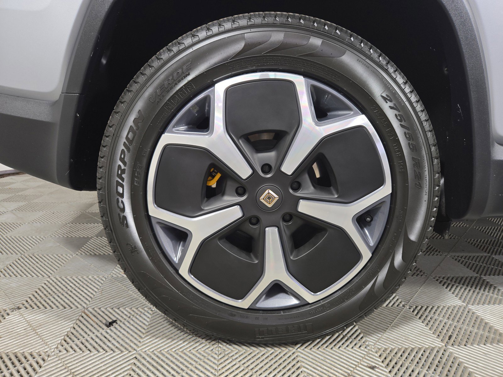 Used 2024 Rivian R1S Adventure AWD/4WD image 12