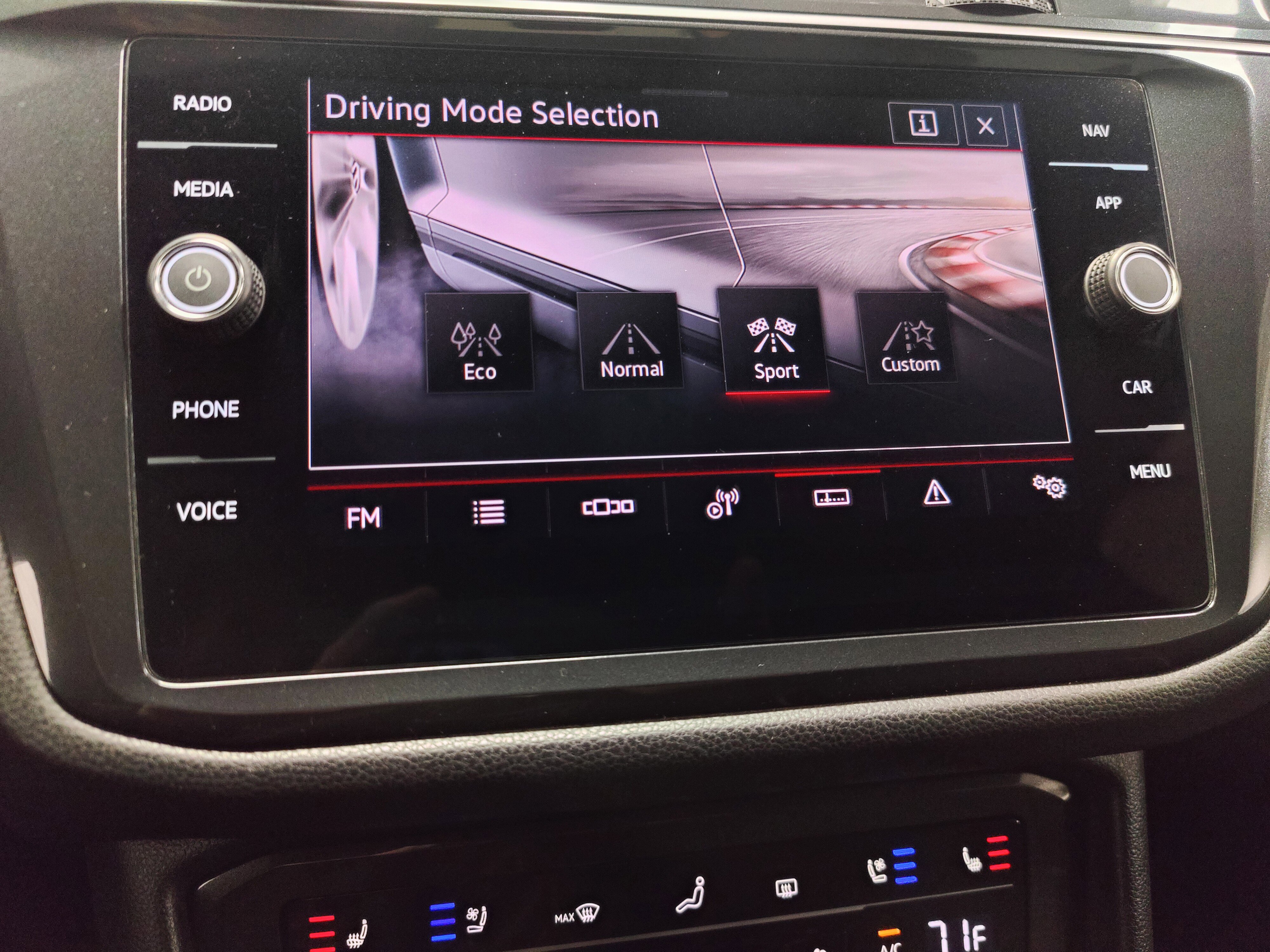 Used 2024 Volkswagen Tiguan SEL R-Line image 29