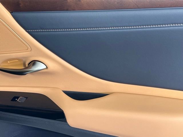 New 2025 Lexus ES 300h w/ Premium Package image 24