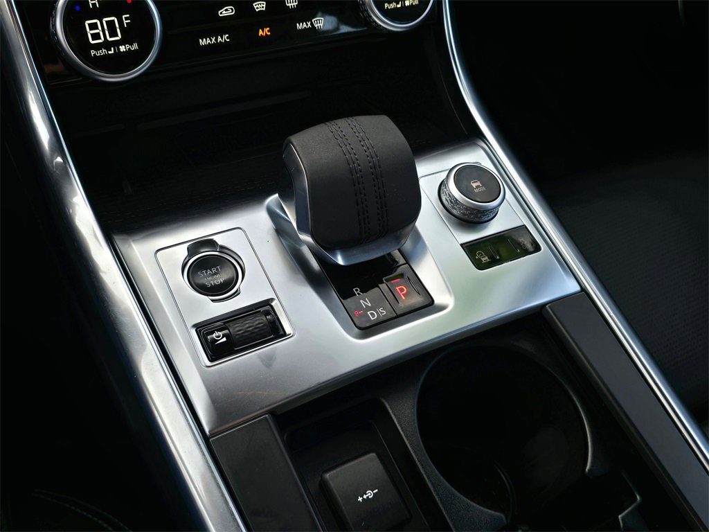 Used 2022 Jaguar XF R-Dynamic SE image 26