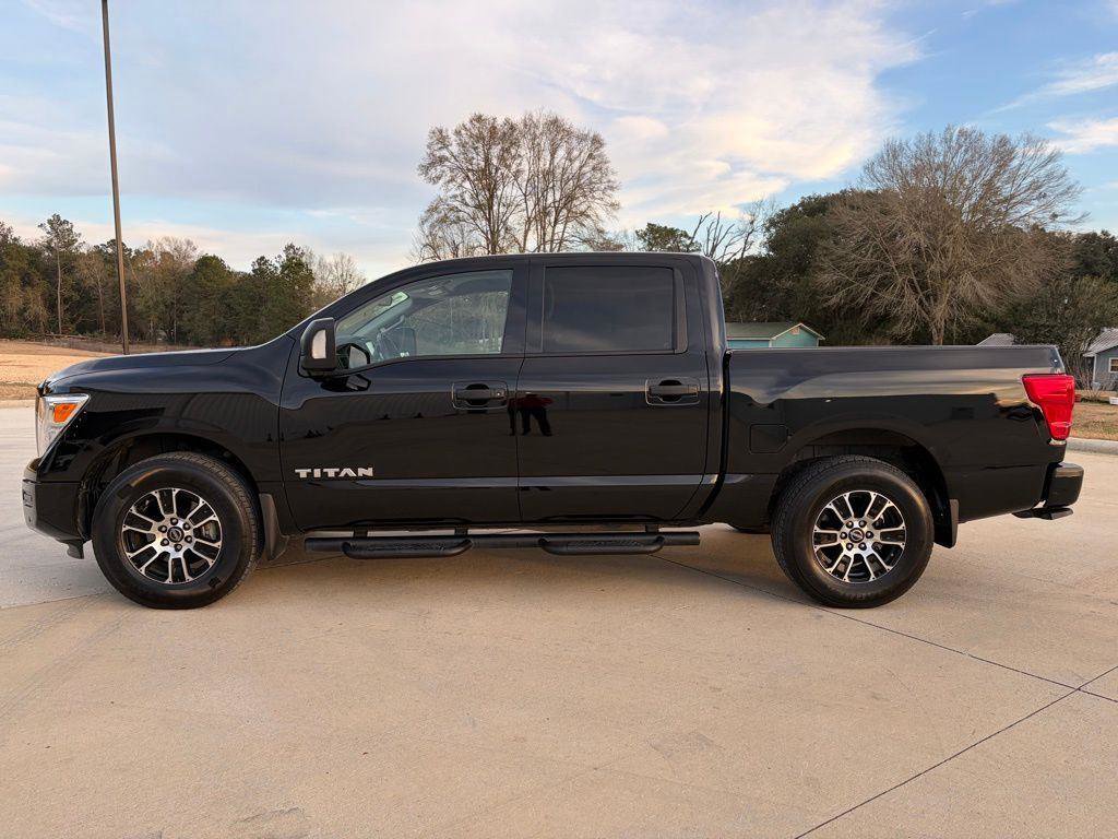 Used 2024 Nissan Titan SV w/ SV Convenience Package image 4
