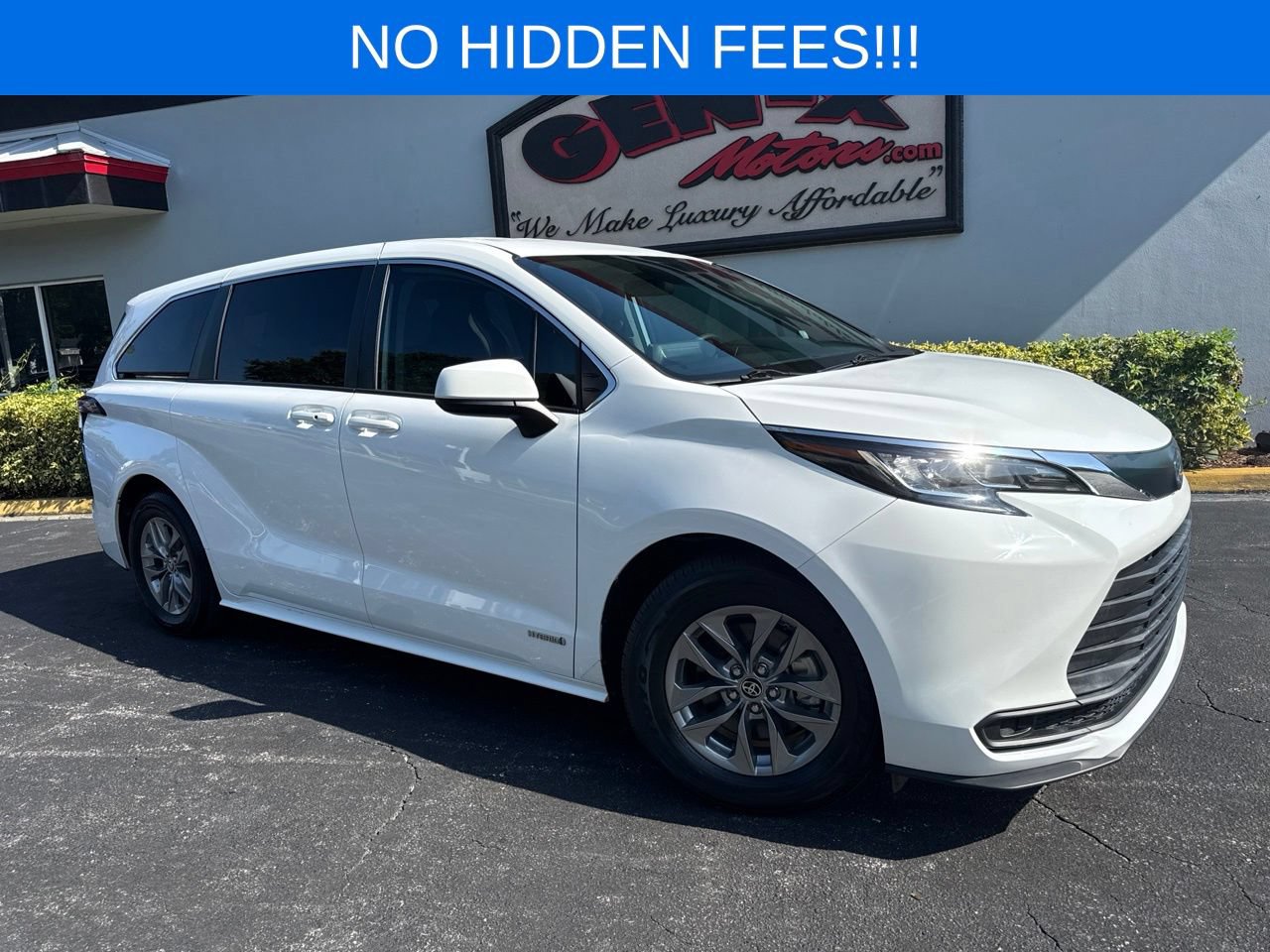 Used 2021 Toyota Sienna LE FWD image 1