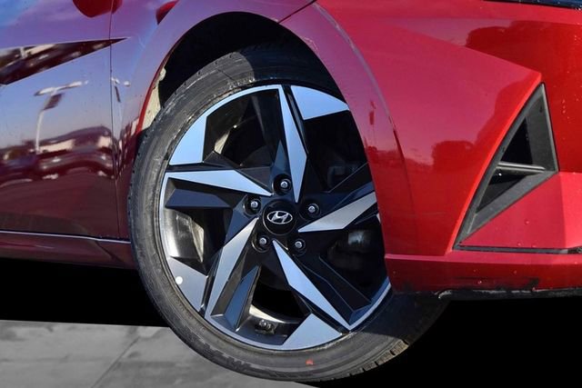 Used 2023 Hyundai Elantra SEL w/ Convenience Package image 3