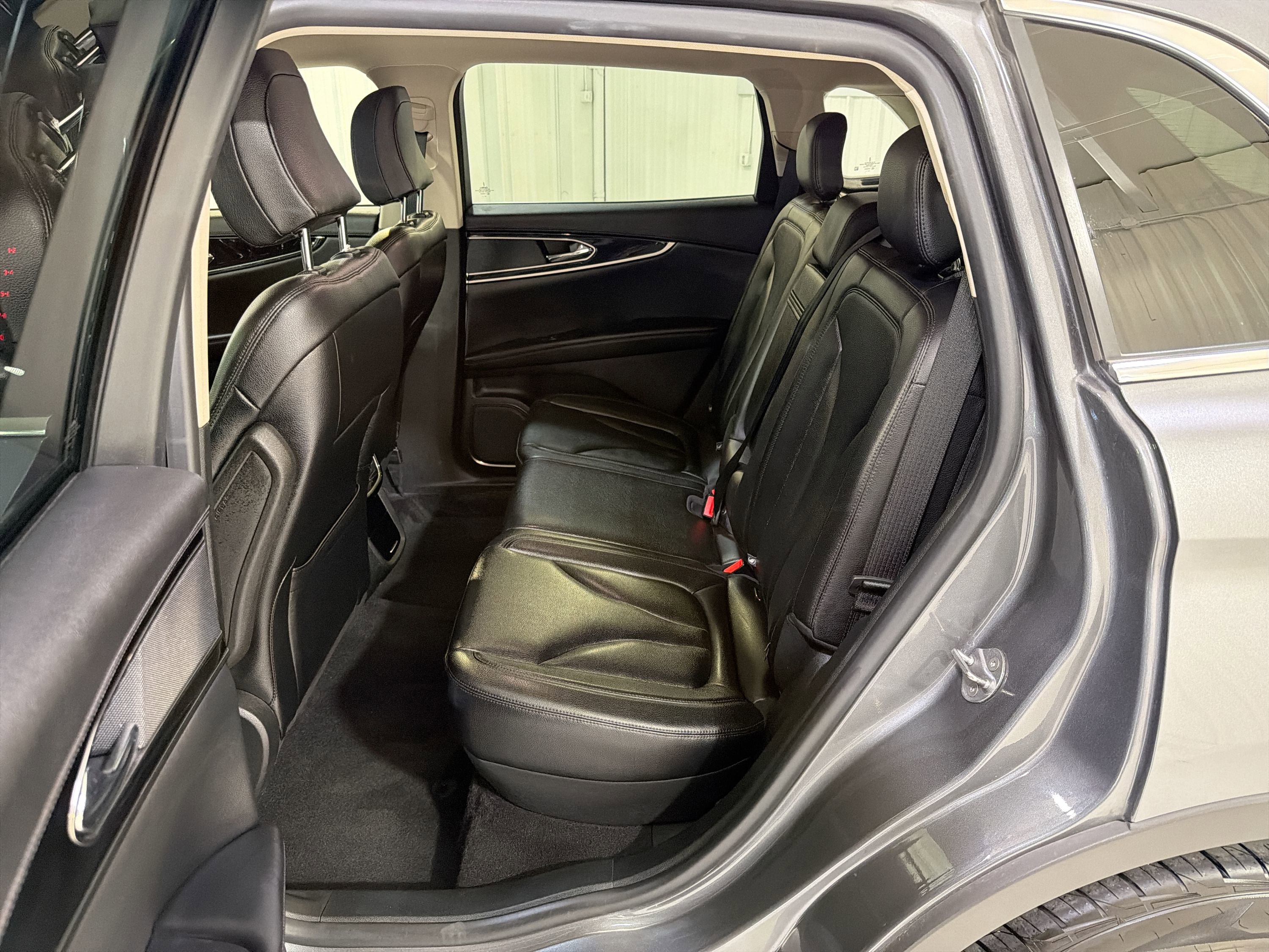 Used 2023 Lincoln Nautilus AWD w/ Premium Package image 24