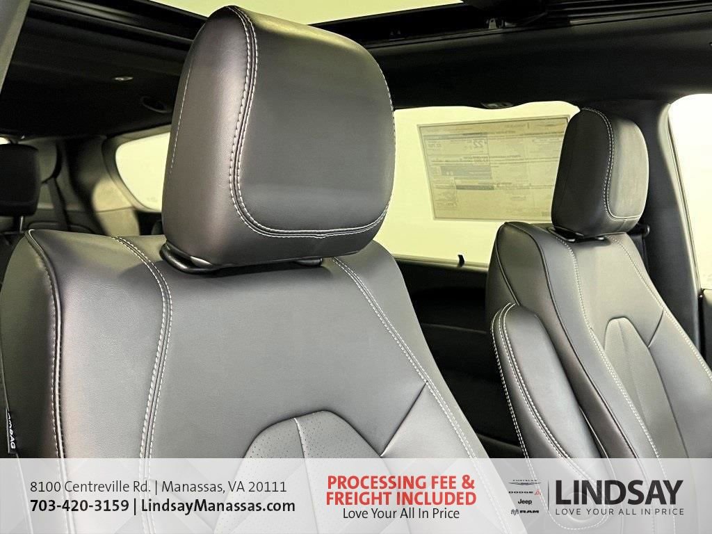 New 2026 Chrysler Pacifica Select FWD image 9