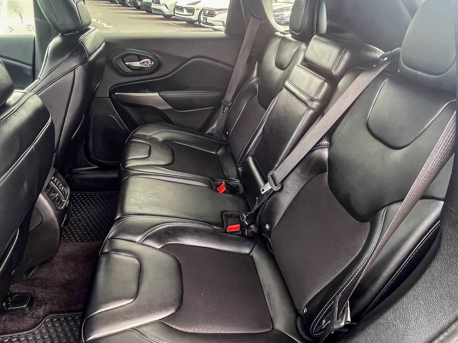 Used 2019 Jeep Cherokee Latitude Plus w/ Comfort/Convenience Group image 17