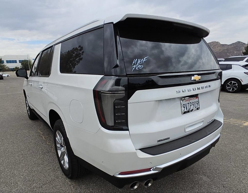 Used 2025 Chevrolet Suburban Premier AWD/4WD image 8
