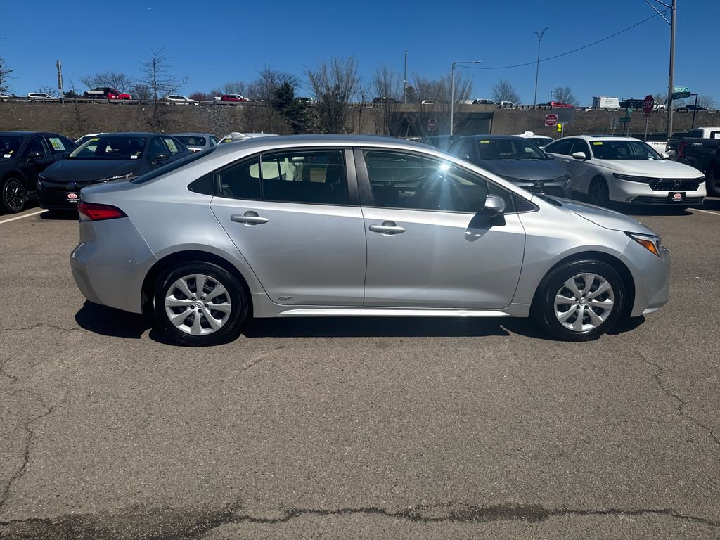 Used 2025 Toyota Corolla LE AWD/4WD image 9