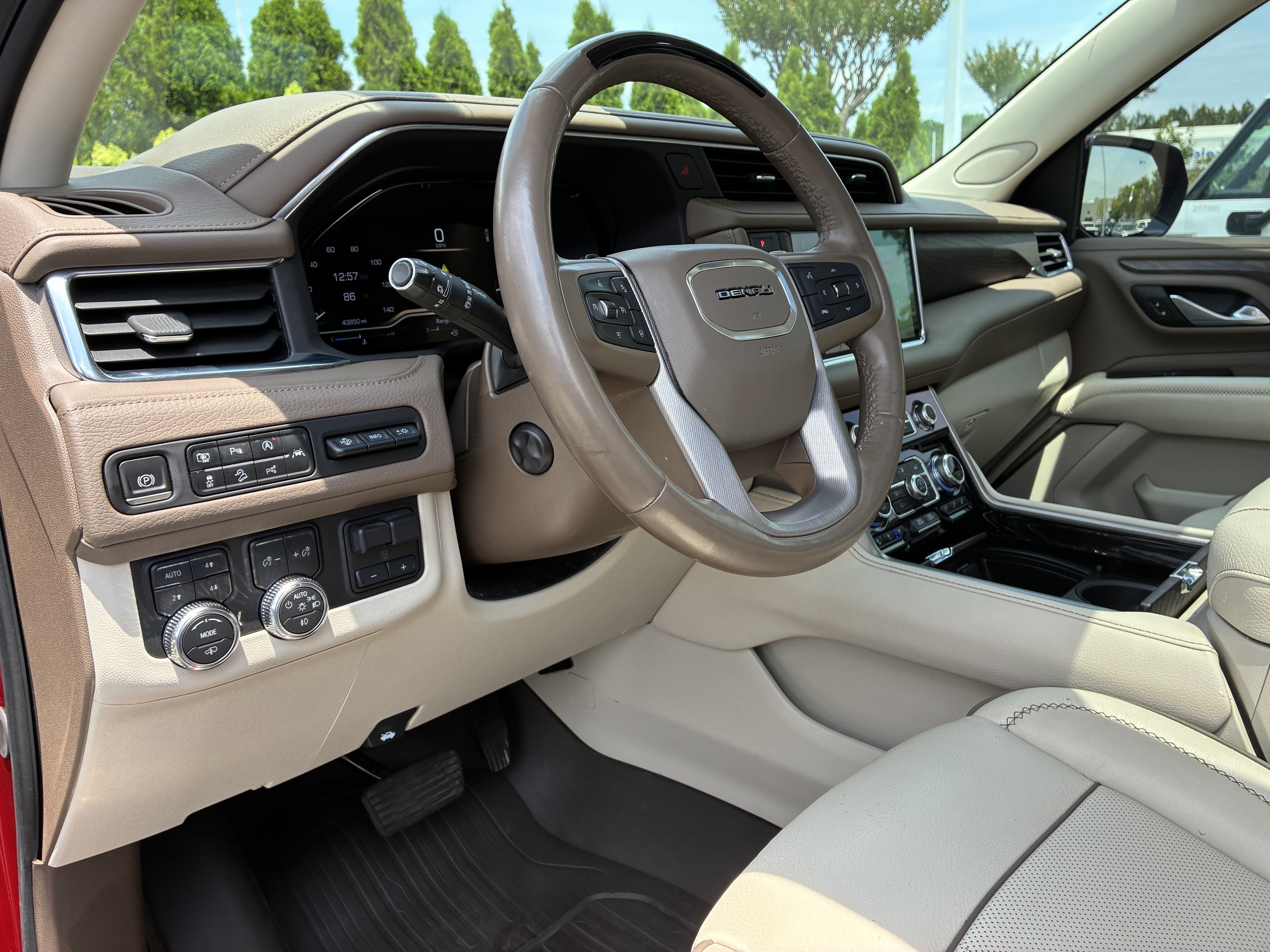 Used 2023 GMC Yukon XL Denali w/ Denali Reserve Package AWD/4WD image 25