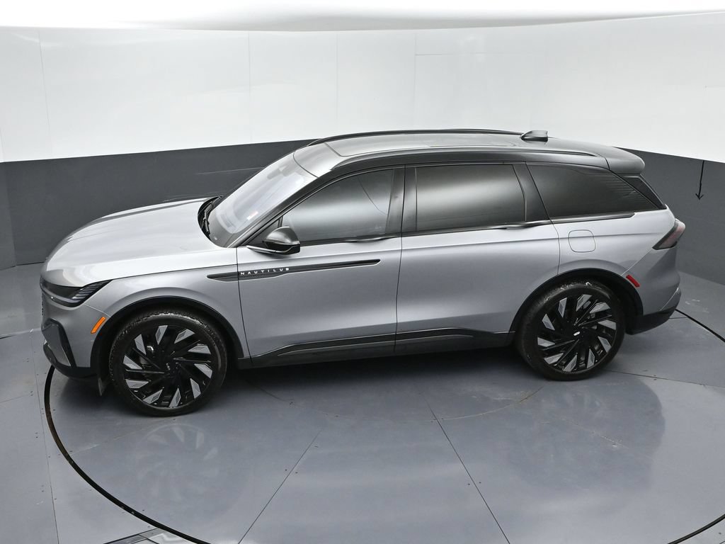 Used 2025 Lincoln Nautilus Reserve AWD/4WD image 46